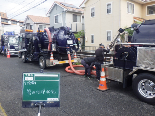 某所にて下水道管きょ内に通った光ファイバーケーブルの撤去作業を行いました！