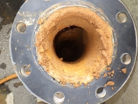 地下道のポンプ槽、排水管の清掃を行いました。