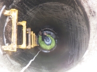 某所にて下水道管きょ内に通った光ファイバーケーブルの撤去作業を行いました！