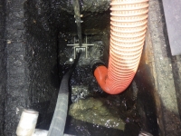 某所にてアンダーパスの側溝及び排水管洗浄作業を行いました！