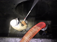 某所にて大口径伏越下水管きょの清掃及びTVカメラ調査を行いました！